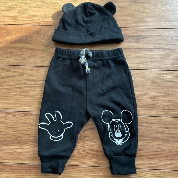 2 Piece Mickey Mouse Outfit - Picture 1 of 5